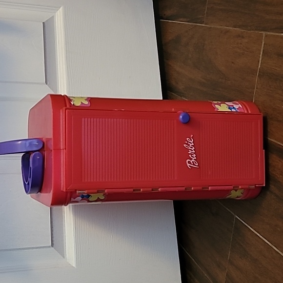 Barbie Vintage Vanity Closet - Picture 2 of 13